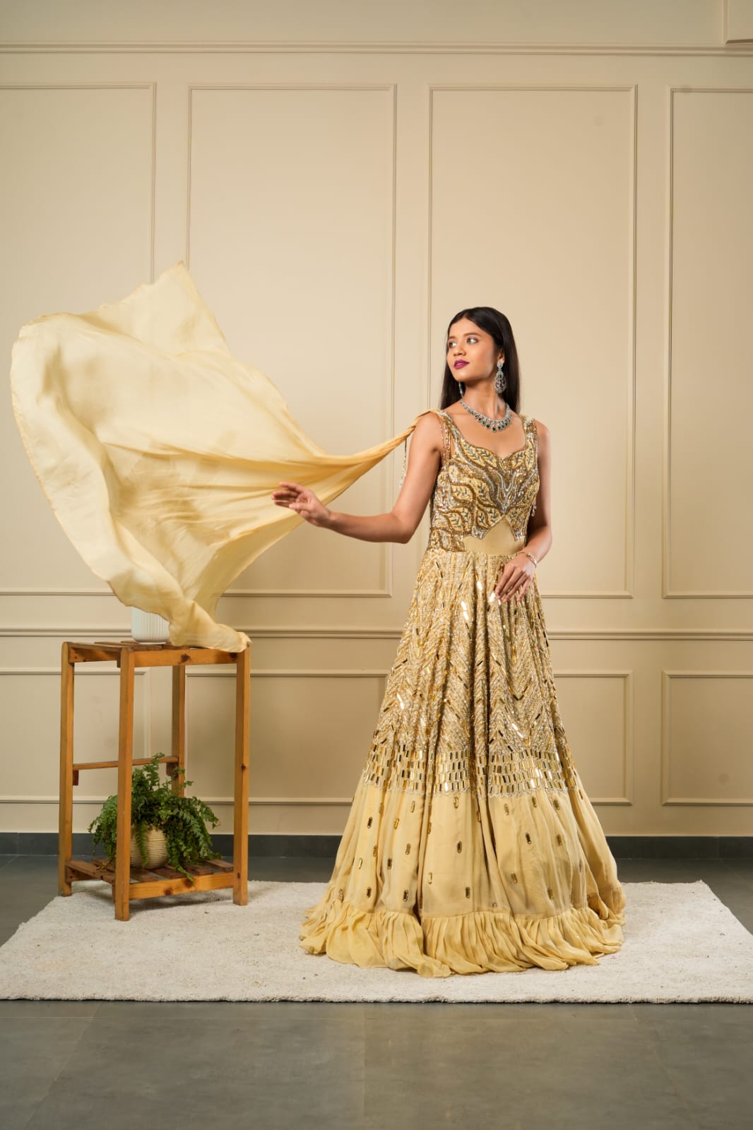 GOLDEN GOWN RECT MIRROR WORK