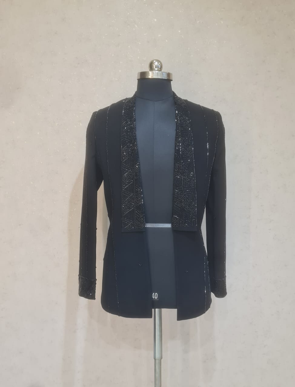 BLACK KARDANA ON COLLAR SUIT SET